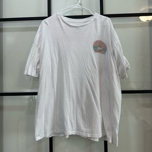 Woman’s oversized billabong tee
